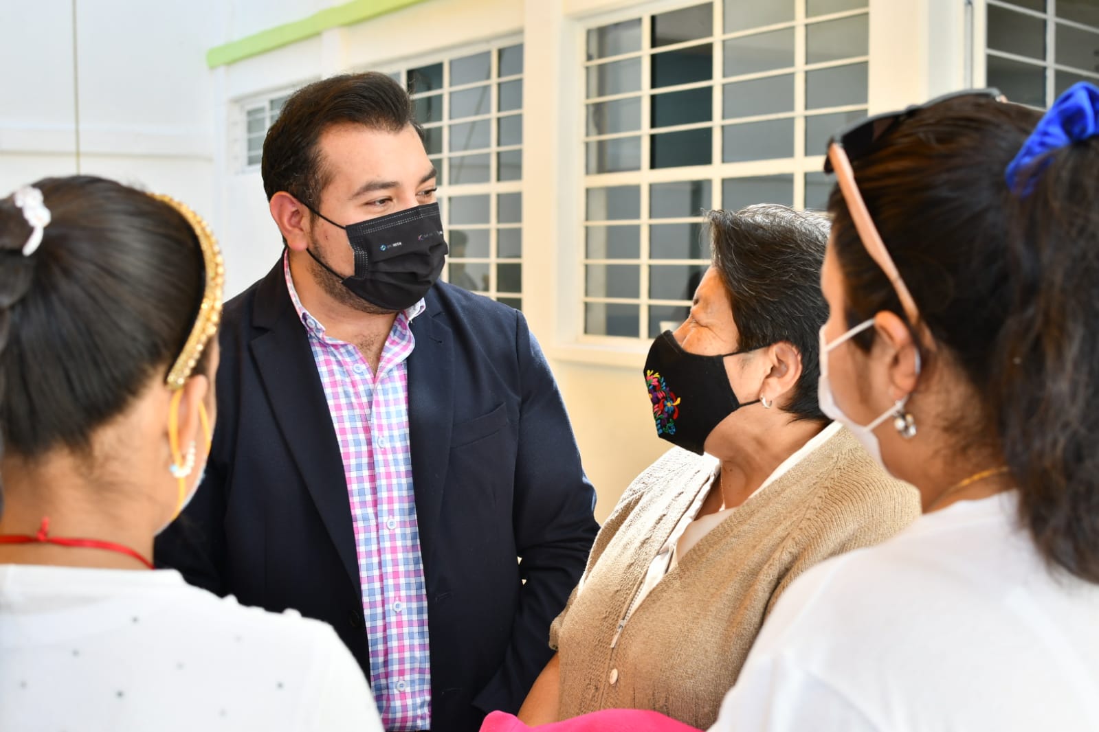 Entregará Santos Cedillo 20 computadoras a estudiantes huamantlecos destacados